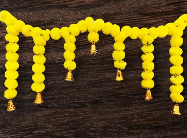 Yellow_Marigold_Toran,_Genda_Phool_Door_Wall_Hangings,_Bandarwal_for_Diwali_Decoration