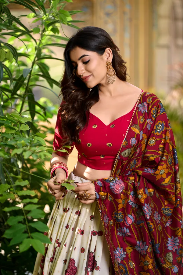 Tussar_Silk_Kalamkari_Print_Lehenga_Choli_Set_with_Foil_Work_Border_(_White_)