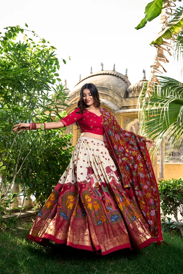 Tussar_Silk_Kalamkari_Print_Lehenga_Choli_Set_with_Foil_Work_Border_(_White_)