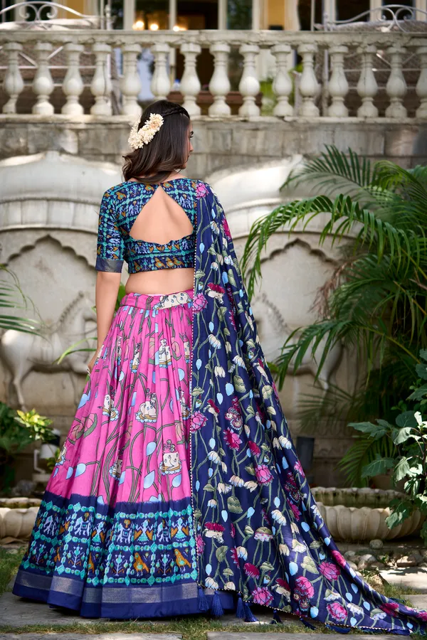 Bandhani_&_Ajrakh_Print_Chaniya_Choli_with_Dupatta_(Pink)