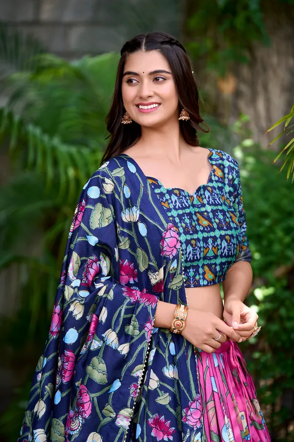Bandhani_&_Ajrakh_Print_Chaniya_Choli_with_Dupatta_(Pink)