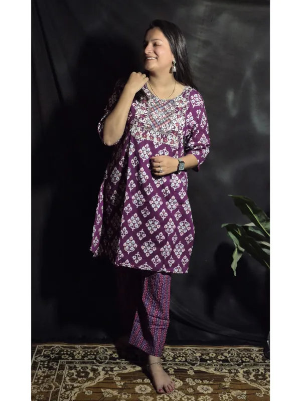 Purple_Cotton_Blend_Floral_Print_Straight_Kurta_&_Pant_For_Women