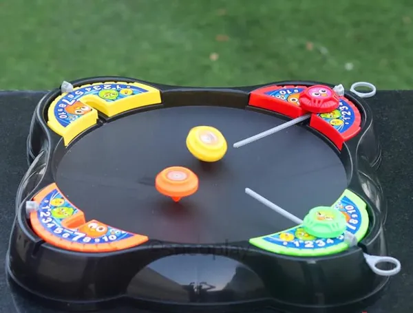 Black_Plastic_4_Beyblades_Spinners_&_Launchers_For_Kids