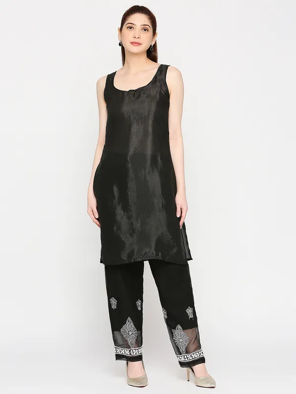 Charismatic_Black_Lucknowi_Chikankari_Hand_Embroidered_Long_Kurti_Palazzo_Set_With_Matching_Inner_Georgette