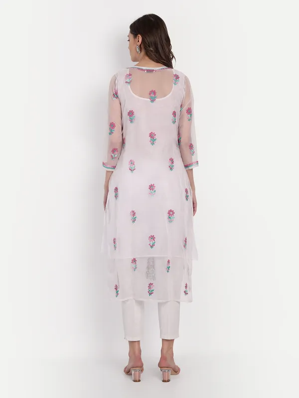 Lucknow_Chikankari_Hand_Embroidered_Long_Kurti_for_Women_with_Matching_Inner_Organza