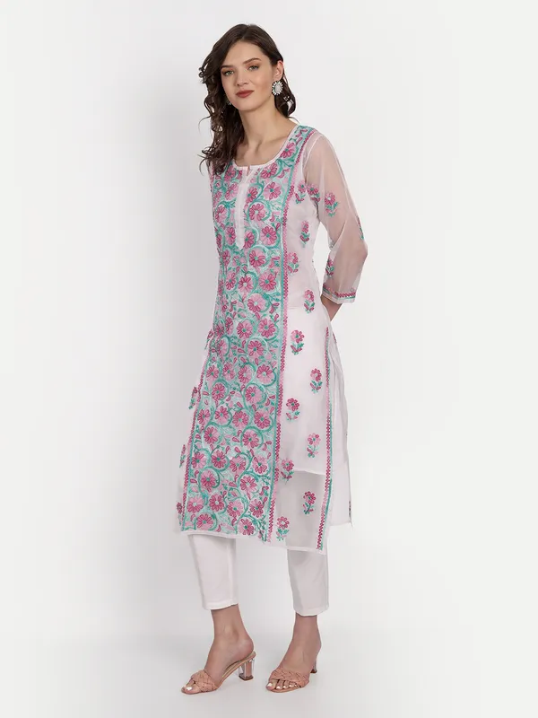 Lucknow_Chikankari_Hand_Embroidered_Long_Kurti_for_Women_with_Matching_Inner_Organza