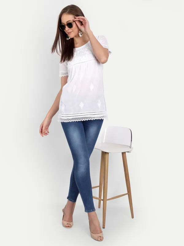 Pristine_White_Lucknow_Chikankari_Hand_Embroidered_Top_Blouse_Short_Kurtis