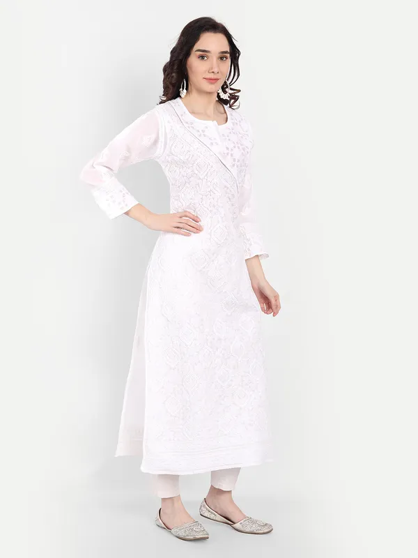 Pristine_White_Chikankari_Hand_Embroidered_Applique_Work_Kurta_Cotton