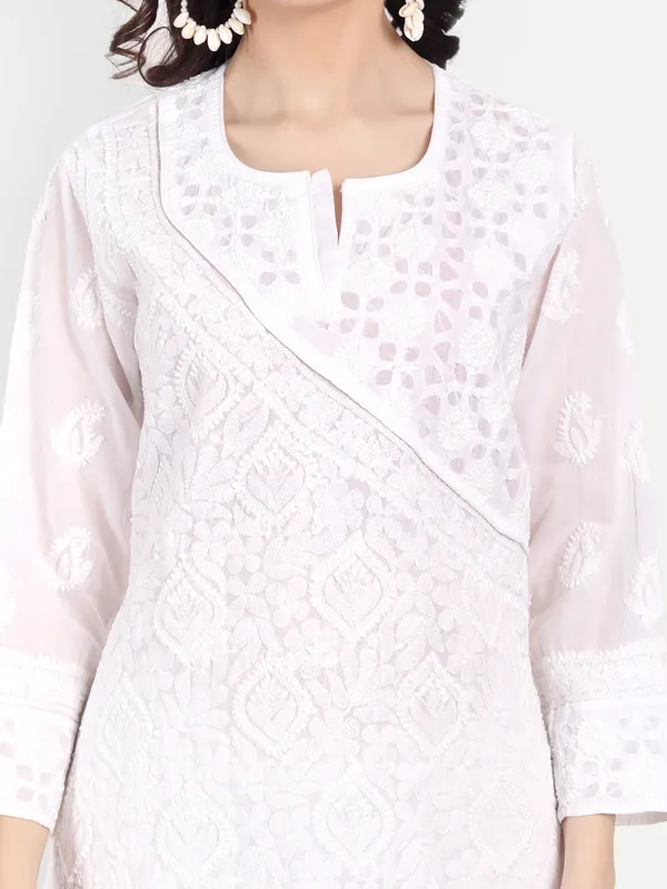 Pristine_White_Chikankari_Hand_Embroidered_Applique_Work_Kurta_Cotton