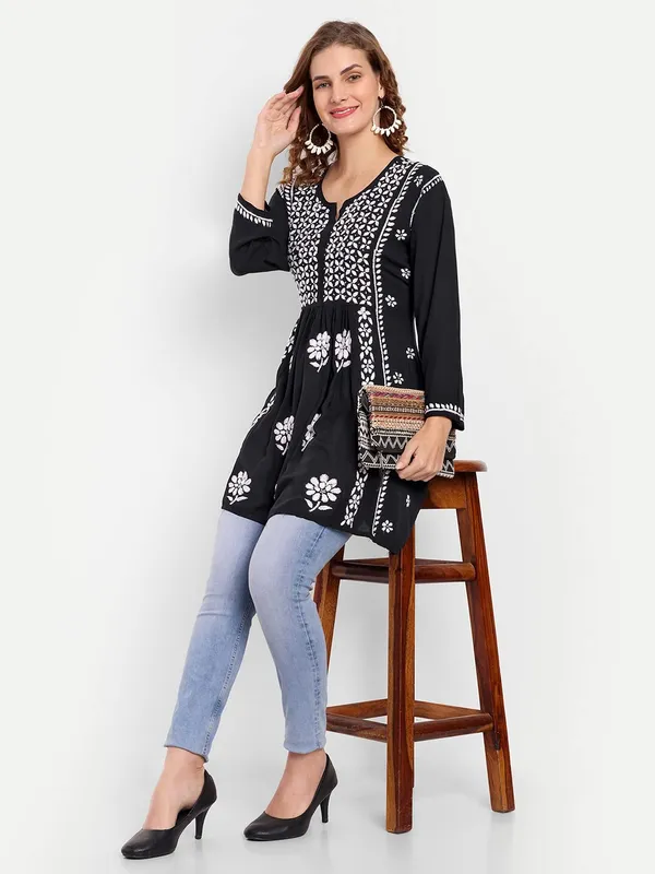 Charismatic_Black_Lucknow_Chikankari_Hand_Embroidered_Kurti_Cotton