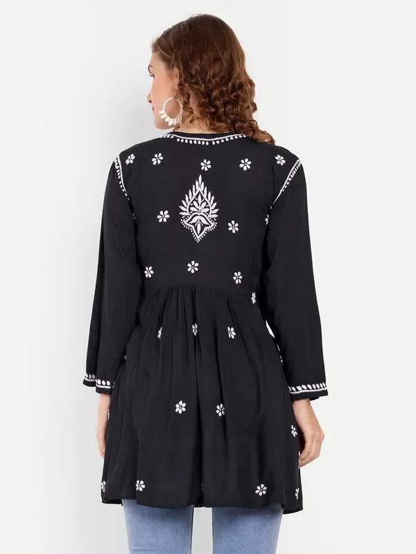 Charismatic_Black_Lucknow_Chikankari_Hand_Embroidered_Kurti_Cotton