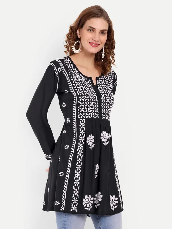 Charismatic_Black_Lucknow_Chikankari_Hand_Embroidered_Kurti_Cotton