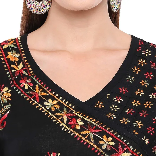Charismatic_Black_Lucknowi_Chikankari_Hand_Embroidered_Long_Kurti