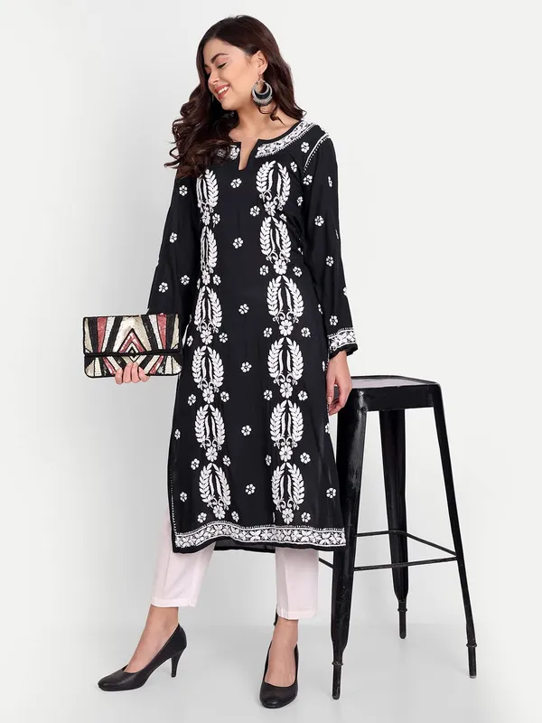 Charismatic_Black_Lucknow_Chikankari_Hand_Embroidered_Long_Kurta_Cotton