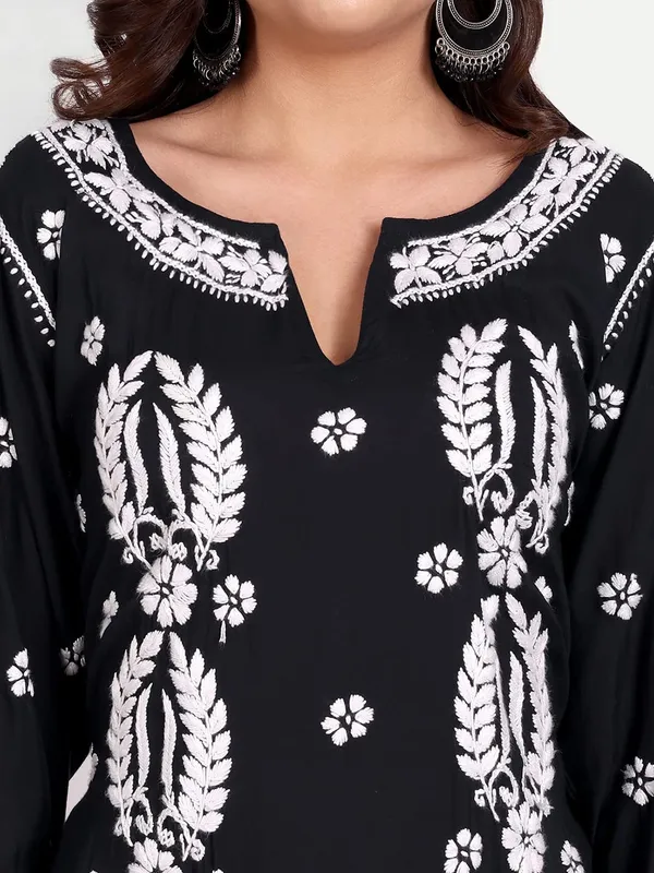 Charismatic_Black_Lucknow_Chikankari_Hand_Embroidered_Long_Kurta_Cotton