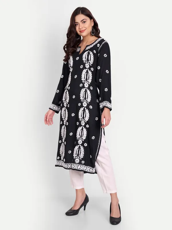 Charismatic_Black_Lucknow_Chikankari_Hand_Embroidered_Long_Kurta_Cotton