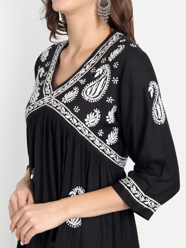 Charismatic_Black_Lucknow_Chikankari_Hand_Embroidered_Anarkali_Kurta_Cotton