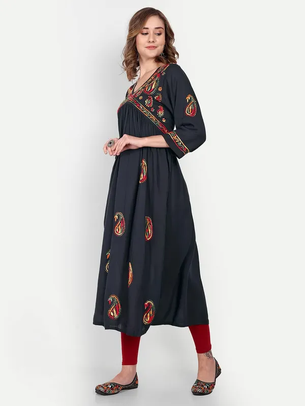 Magical_Black_Lucknow_Chikankari_Hand_Embroidered_Anarkali_Kurta_Cotton