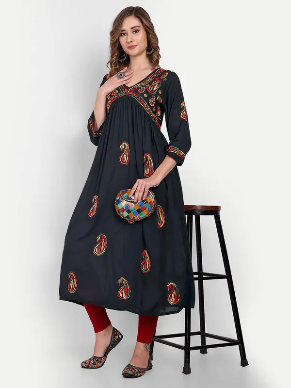 Magical_Black_Lucknow_Chikankari_Hand_Embroidered_Anarkali_Kurta_Cotton