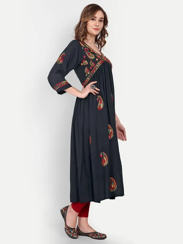 Magical_Black_Lucknow_Chikankari_Hand_Embroidered_Anarkali_Kurta_Cotton