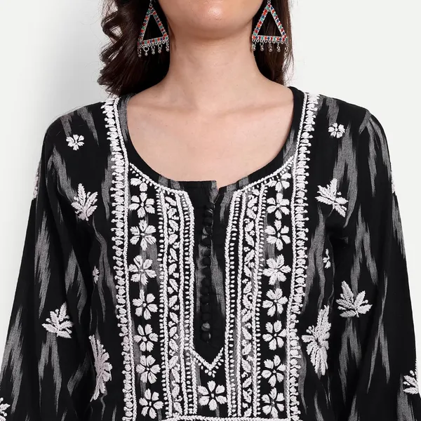 Indiankala4u_Lucknow_Chikankari_Hand_Embroidered_Kurta_Ikat_Cotton