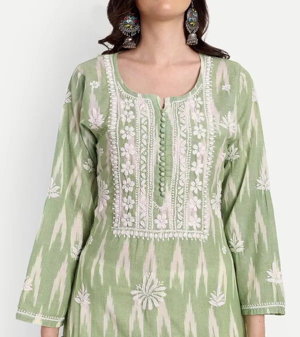 Indiankala4u_Lucknow_Chikankari_Hand_Embroidered_Kurta_Ikat_Cotton