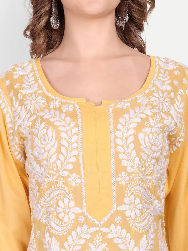 Sunshine_Lucknow_Chikankari_Hand_Embroidered_Kurta_Cotton