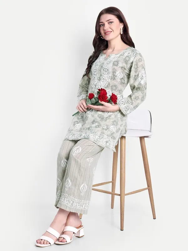 Green_Chikankari_Hand_Embroidered_Co-Ord_Set_Cotton_Blend