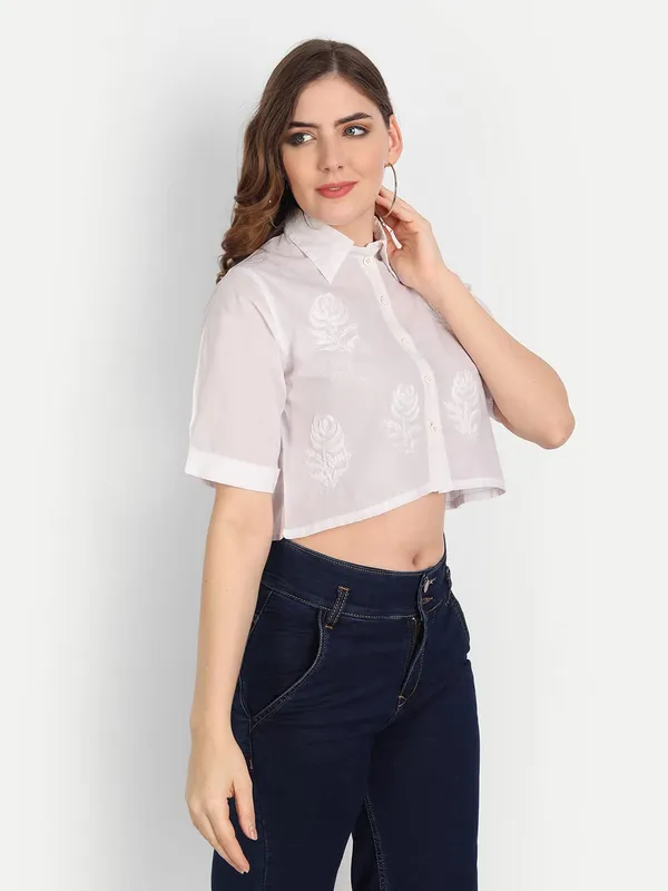Pristine_White_Lucknow_Chikankari_Hand_Embroidered_Crop_Top_Cotton