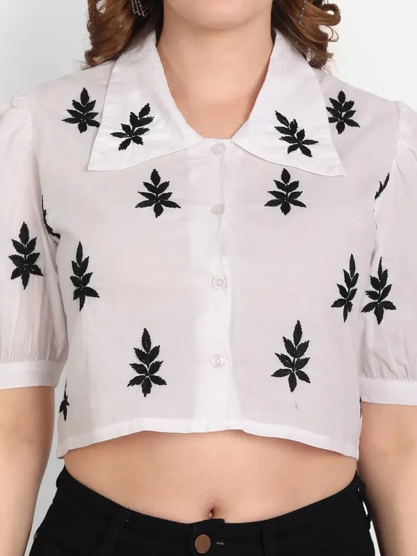 Charismatic_Black_Lucknow_Chikankari_Hand_Embroidered_Crop_Top_Cotton