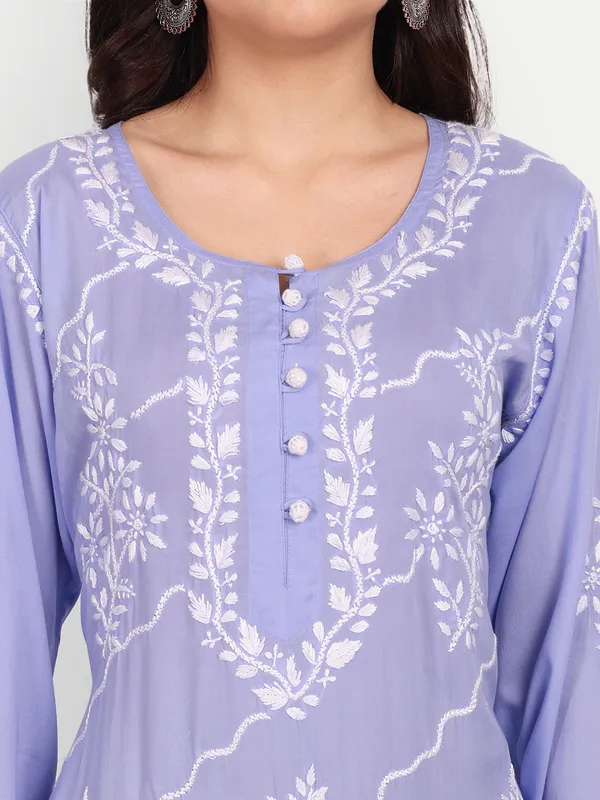 Lucknow_Chikankari_Hand_Embroidered_kurta_Women_Modal_Cotton
