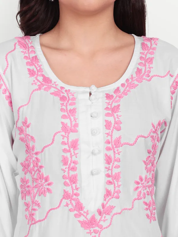 Lucknow_Chikankari_Hand_Embroidered_kurta_Women_Modal_Cotton