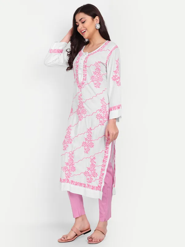 Lucknow_Chikankari_Hand_Embroidered_kurta_Women_Modal_Cotton