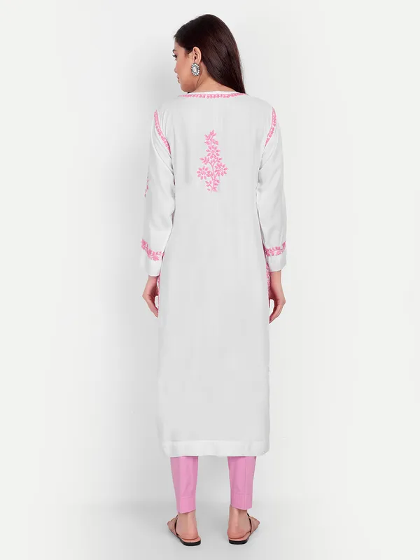 Lucknow_Chikankari_Hand_Embroidered_kurta_Women_Modal_Cotton