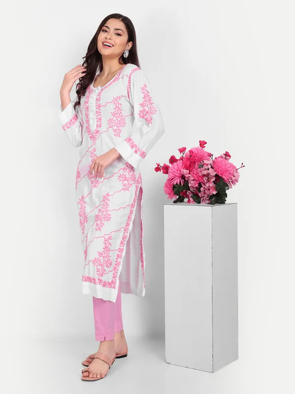 Lucknow_Chikankari_Hand_Embroidered_kurta_Women_Modal_Cotton
