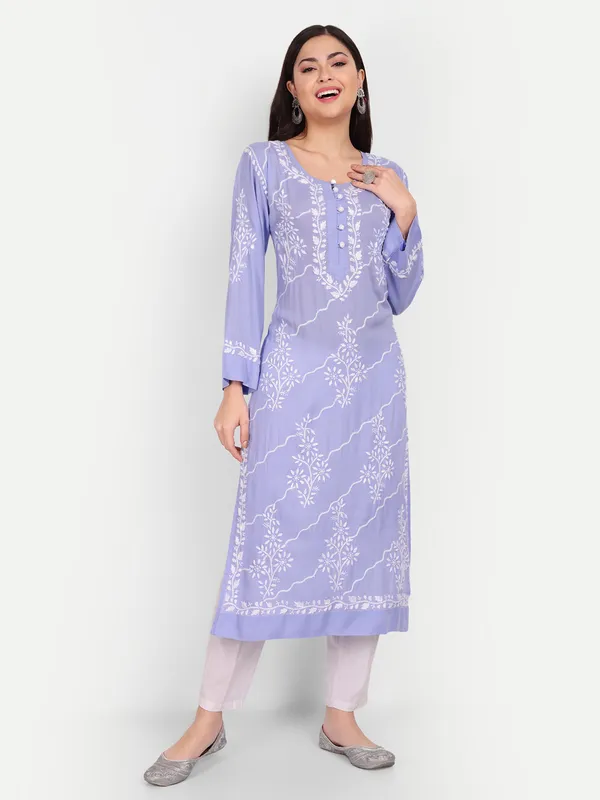 Lucknow_Chikankari_Hand_Embroidered_kurta_Women_Modal_Cotton