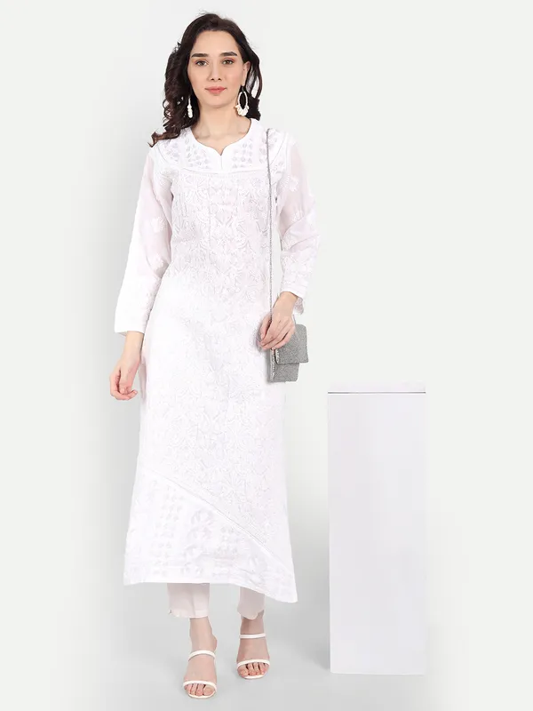 Pristine_White_Chikankari_All_Over_Hand_Embroidered_Applique_Work_Long_Kurti_Cotton