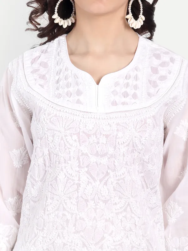Pristine_White_Chikankari_All_Over_Hand_Embroidered_Applique_Work_Long_Kurti_Cotton