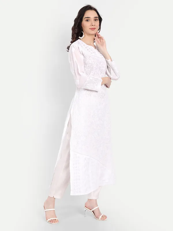 Pristine_White_Chikankari_All_Over_Hand_Embroidered_Applique_Work_Long_Kurti_Cotton