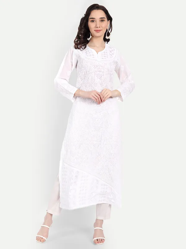 Pristine_White_Chikankari_All_Over_Hand_Embroidered_Applique_Work_Long_Kurti_Cotton