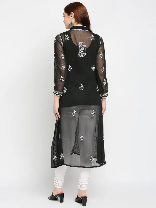 Charismatic_Black_Lucknow_Chikankari_Hand_Embroidered_Long_Kurti