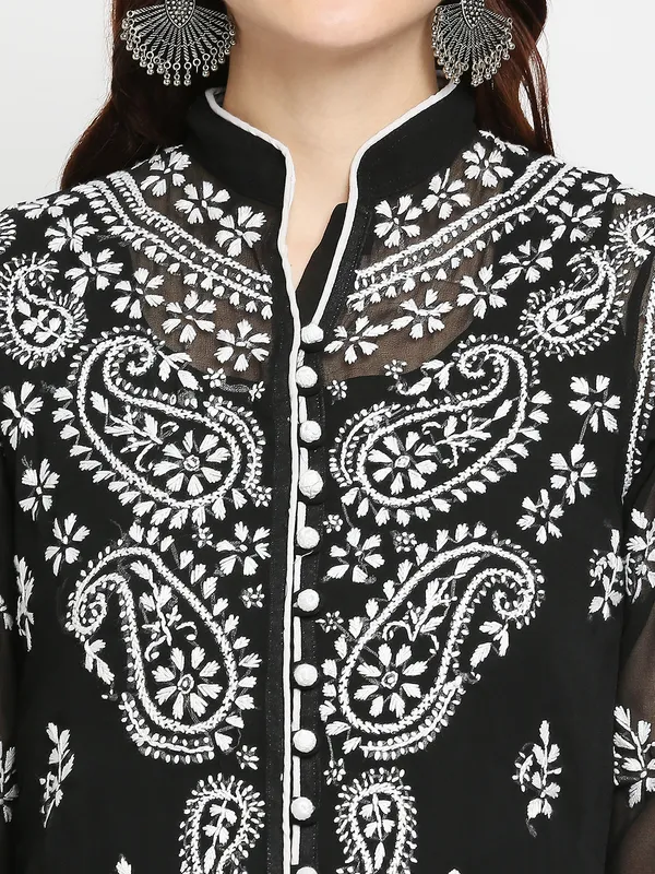 Charismatic_Black_Lucknow_Chikankari_Hand_Embroidered_Long_Kurti
