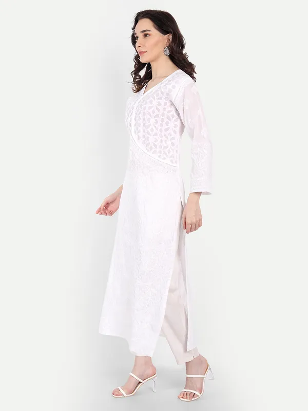 Pristine_White_Lucknowi_Chikankari_Hand_Embroidered_Applique_Work_Long_Kurti_Cotton