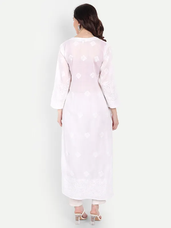 Pristine_White_Lucknowi_Chikankari_Hand_Embroidered_Applique_Work_Long_Kurti_Cotton