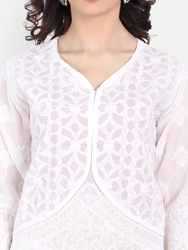 Pristine_White_Lucknowi_Chikankari_Hand_Embroidered_Applique_Work_Long_Kurti_Cotton