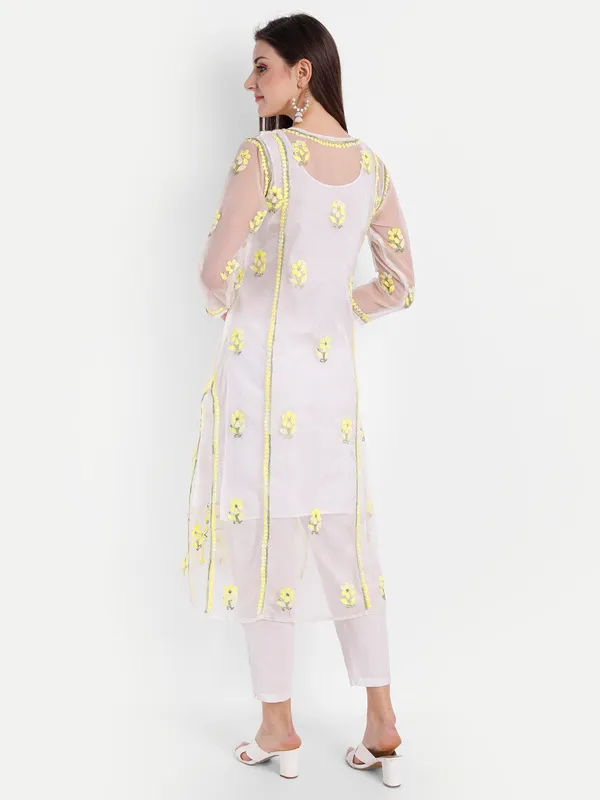 Sunshine_Yellow_Lucknow_Chikankari_Hand_Embroidered_Long_Kurti_With_Matching_Inner_Organza