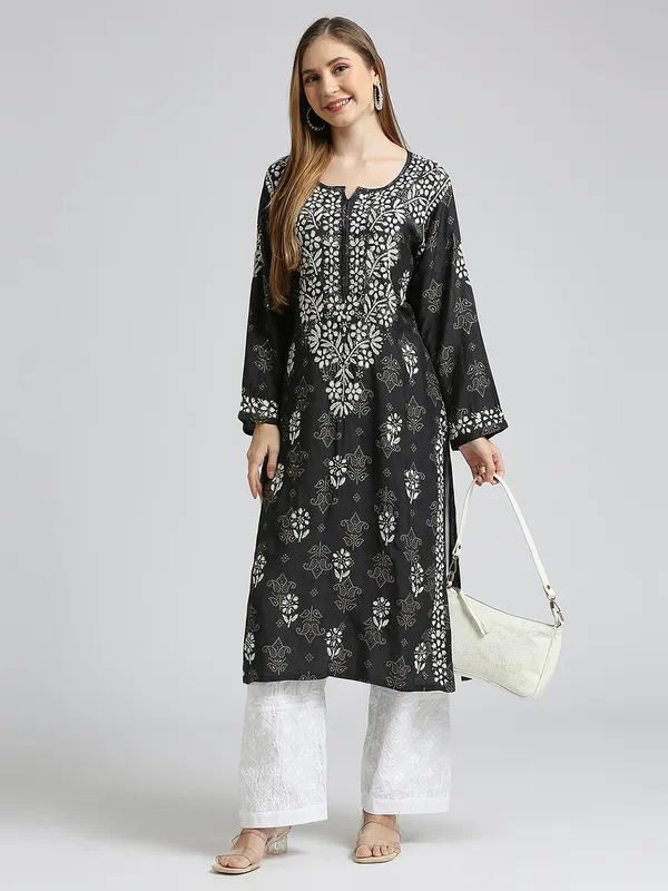 indiankala4u_Lucknow_Chikankari_Hand_Embroidered_Kurta_for_Women_Muslin