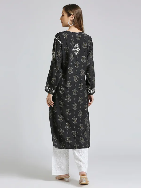 indiankala4u_Lucknow_Chikankari_Hand_Embroidered_Kurta_for_Women_Muslin