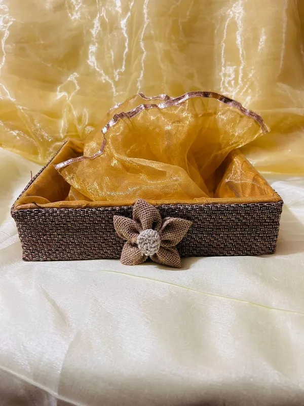 Jute_Gift_Hamper_Decorated_Net_Basket,_Decorated_Gift_Hamper_Basket_25X25X6_Cm