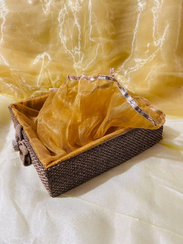Jute_Gift_Hamper_Decorated_Net_Basket,_Decorated_Gift_Hamper_Basket_25X25X6_Cm